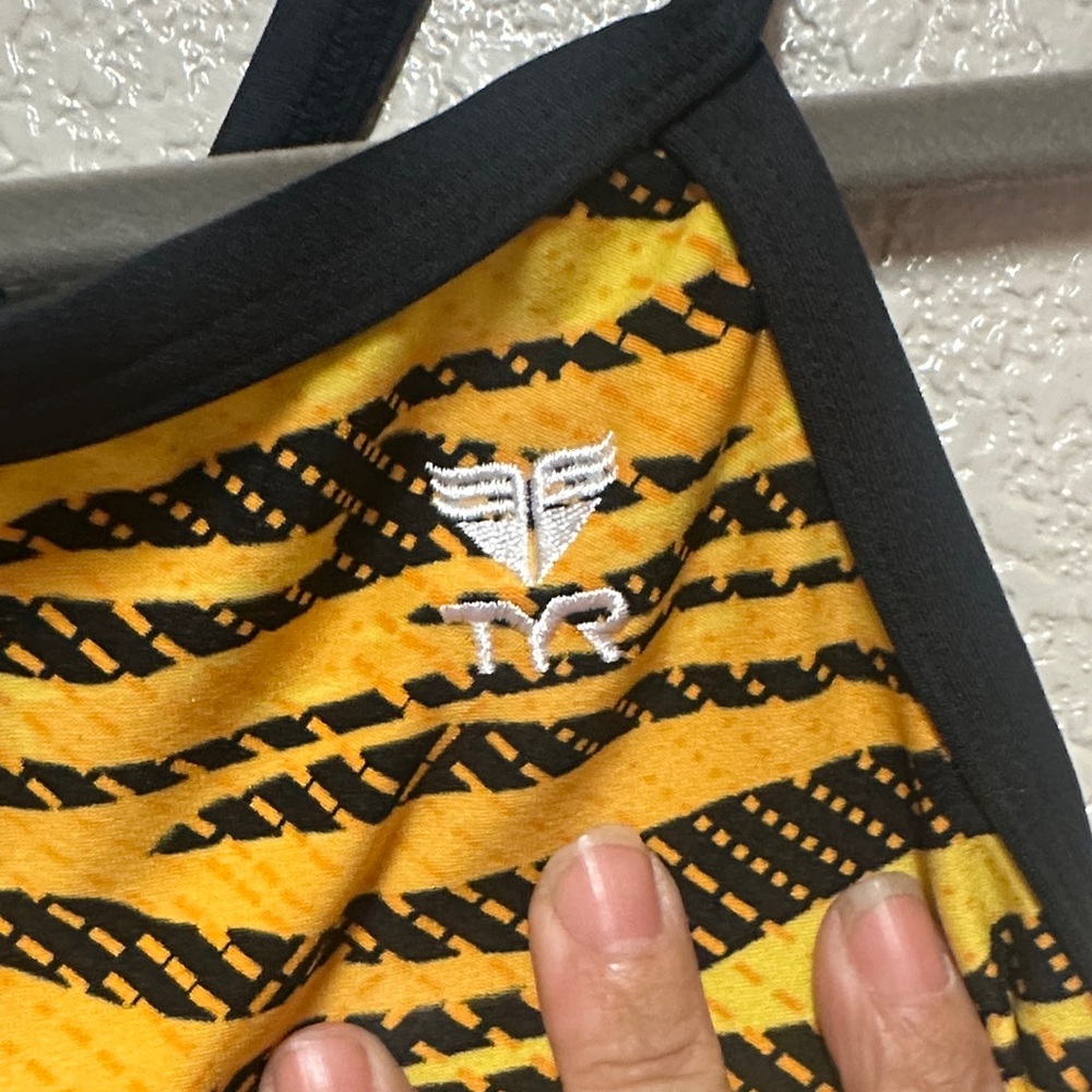 NWT TYR Women’s Durafast Elite Open Back Yellow/Black Swim Suit - Size 30 - Picture 3 of 6